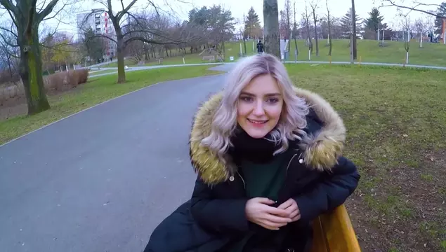 Porno pickup za pieniądze w publicznym parku z gorącą dziewczyną