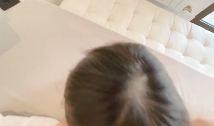 Azjatka z dużymi cyckami nie odmawia domowego porno na kamerze